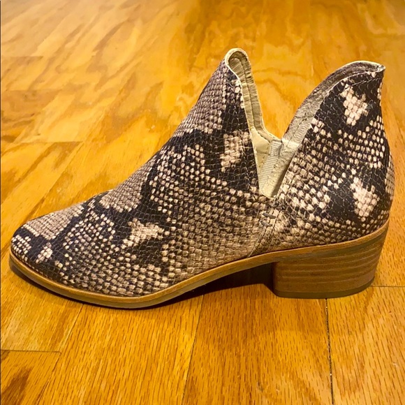 Dolce Vita Kadey Stella Snakeskin Embossed bootie - Picture 8 of 15